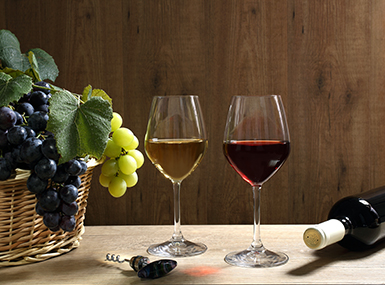 Weißweinglas und Rotweinglas